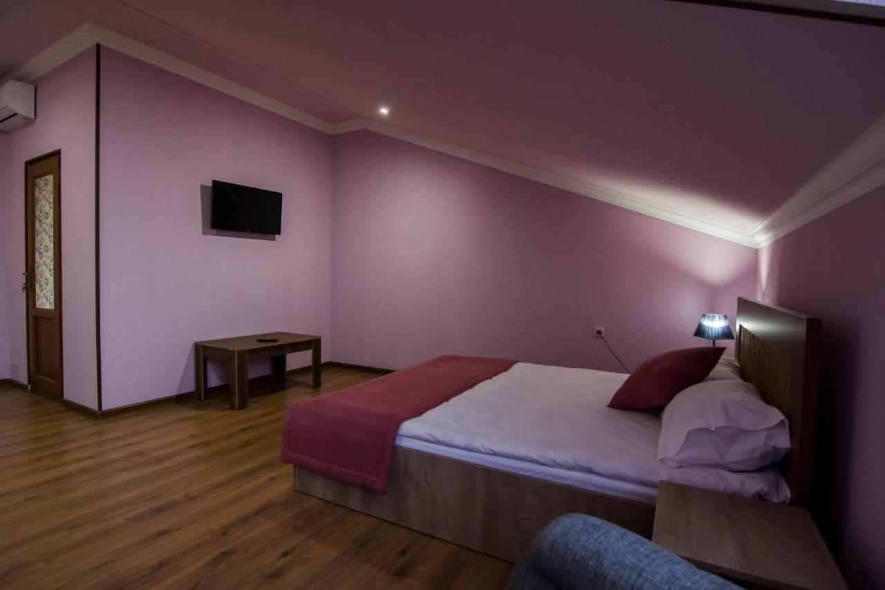 Afa Hotel & Guest House Єреван Екстер'єр фото