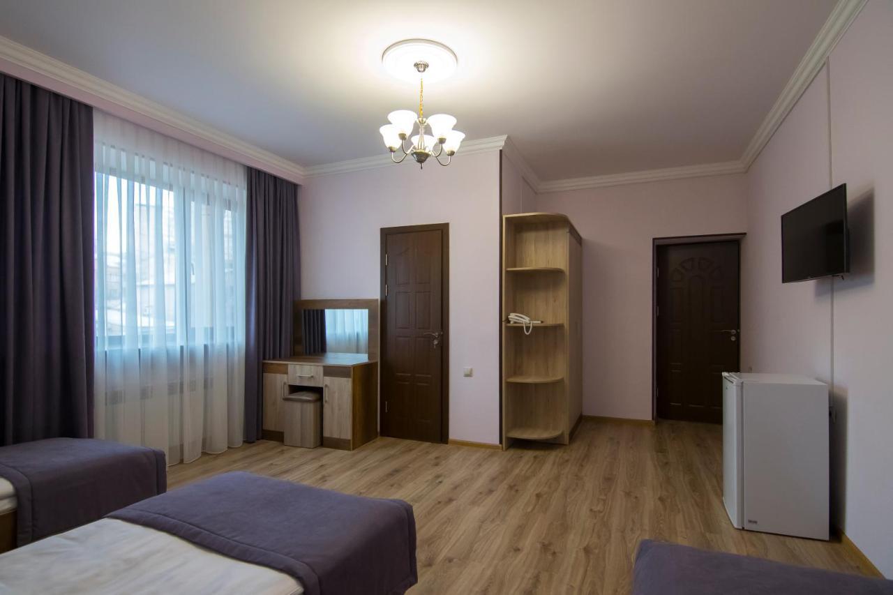 Afa Hotel & Guest House Єреван Екстер'єр фото