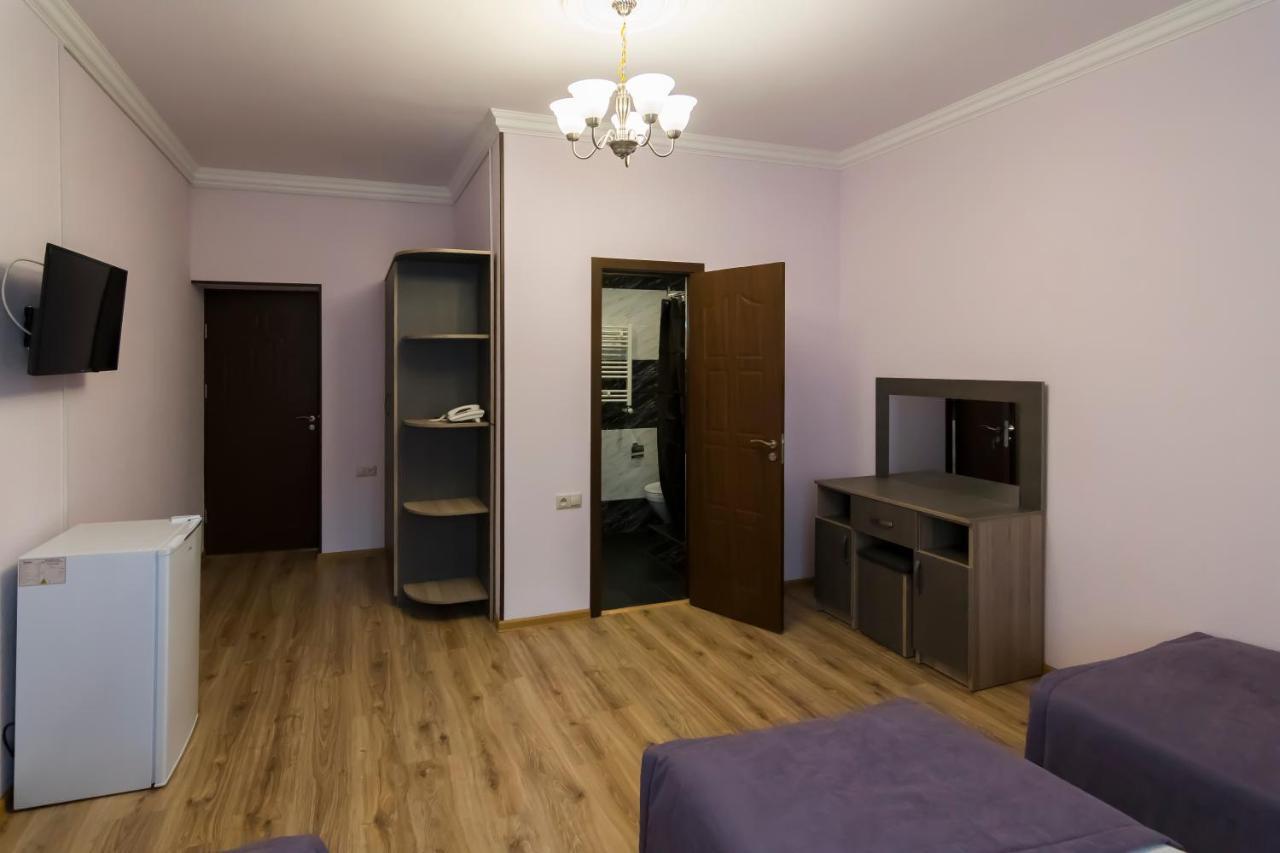 Afa Hotel & Guest House Єреван Екстер'єр фото