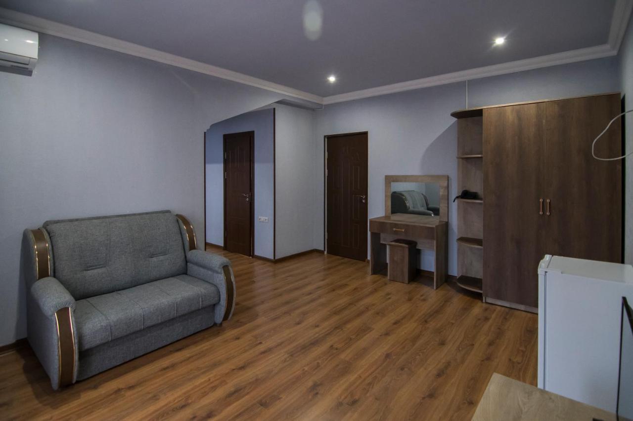 Afa Hotel & Guest House Єреван Екстер'єр фото