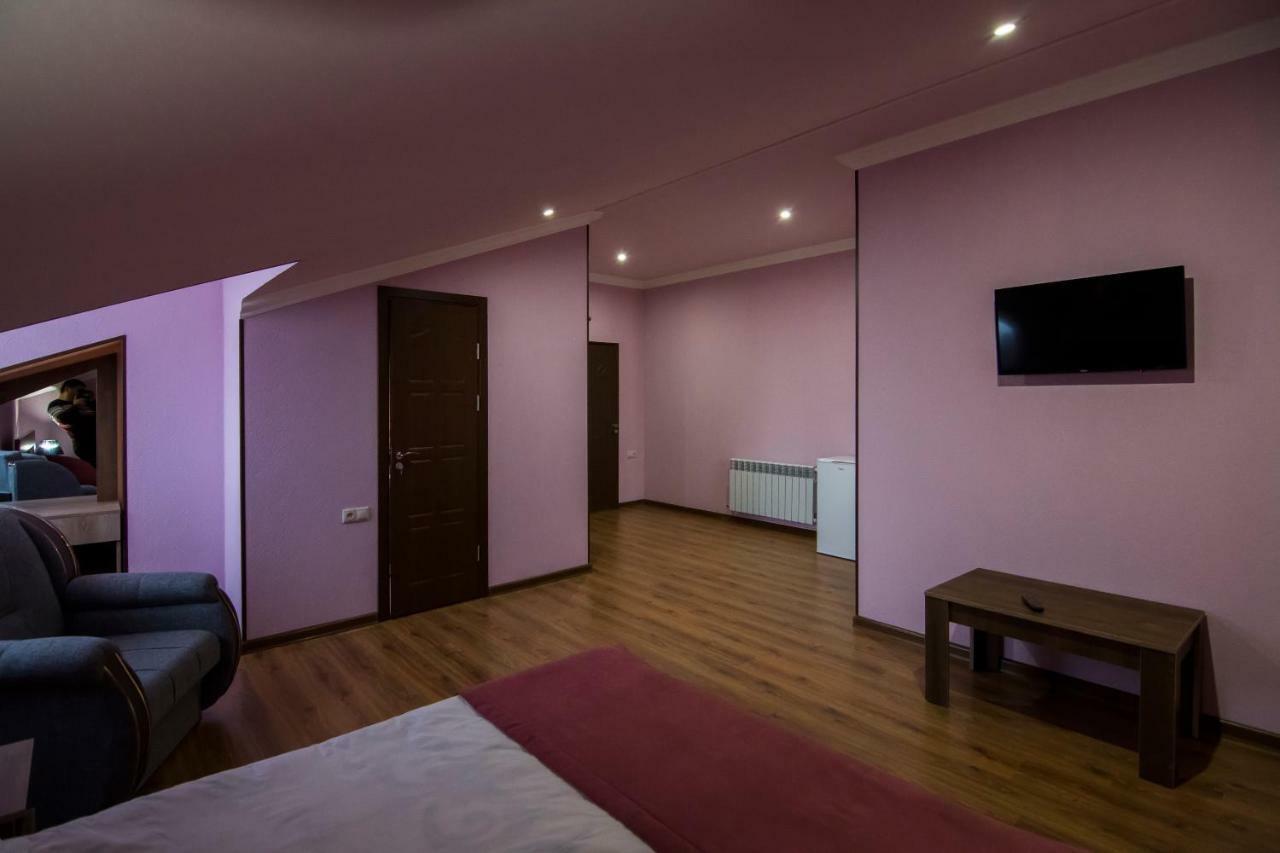 Afa Hotel & Guest House Єреван Екстер'єр фото